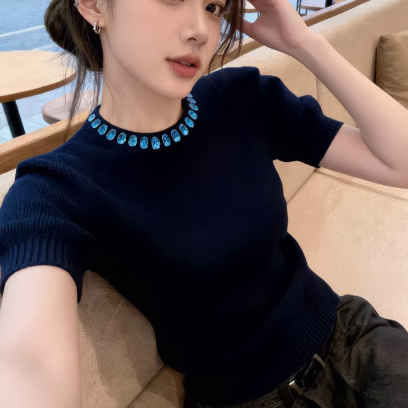 2026 봄 새로운 블루 색상 보석 품격 라운드 넥 반팔 니트 스웨터 여성 몸매 가꾸기 맨위 슬림해 보이는 품격 상세 이미지 2