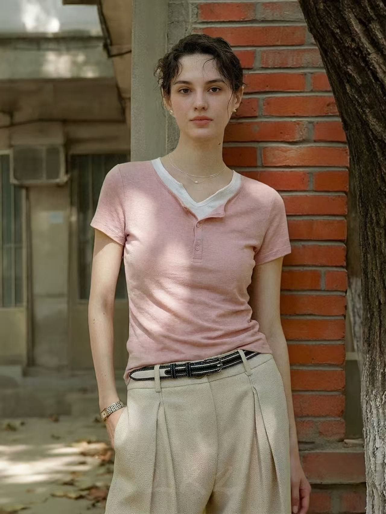 일본식 레트로 배색 페이크 레이어드 반팔 티셔츠 여성 여름 연령 감소 달콤함 몸매 가꾸기 헨리 칼라 긍정적 인 어깨 짧은 맨위 상세 이미지 3