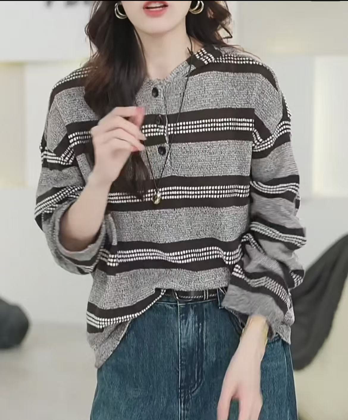 느긋한 바람 배색 스트라이프 후드 니트 스웨터 여성 2026 가을 새로운 레트로 루즈핏 빅 사이즈 블라우스 맨위 상세 이미지 4