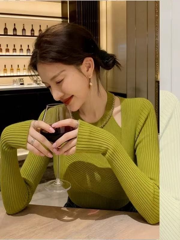 작은 대중 디자인 센스 녹색 니트 스웨터 여성 의류 2026 가을 고유 한 아름다운 몸매 가꾸기 슬림해 보이는 인사이드 가져 가라. 예쁜 스웨터 이미지 4