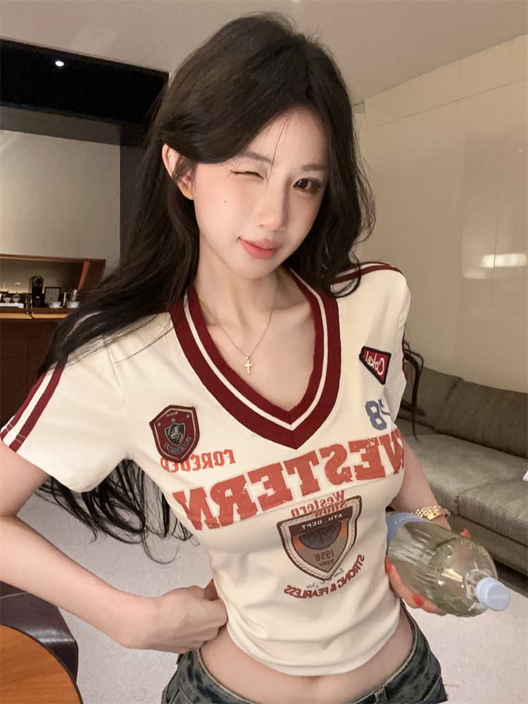 실사 아메리칸 핫걸 V넥 배색 바 기사 반팔 티셔츠 여성 알파벳 자수 몸매 가꾸기 쇼트 스타일 맨위 이미지 4