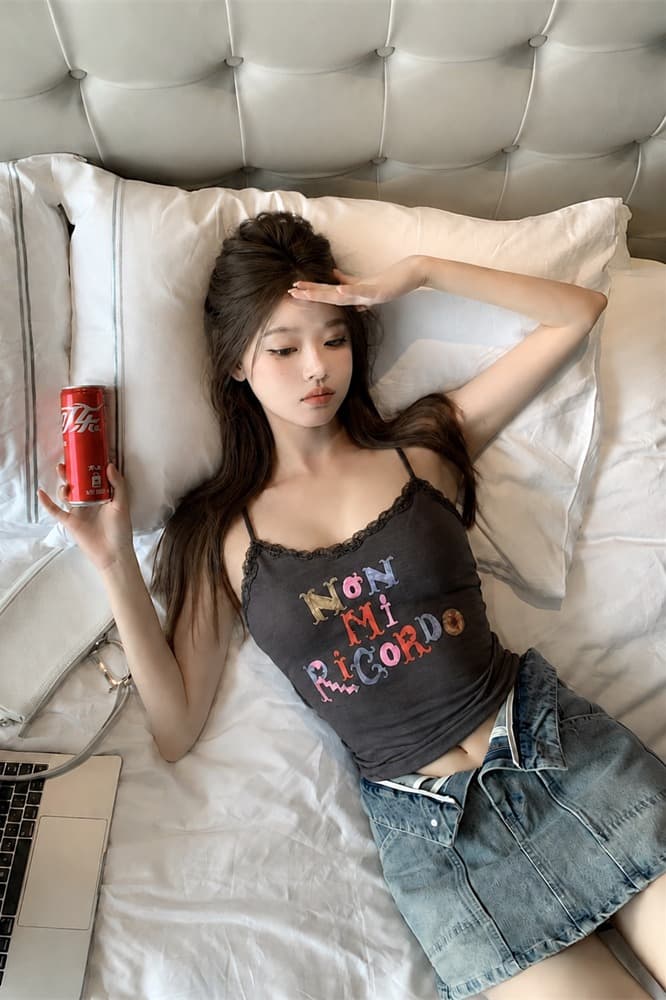 실사 여름 한국 스타일 디자인 센스 작은 대중 만화 프린트 레이스 레이스 캐미솔 여성 셔츠 트렌디 이미지 6