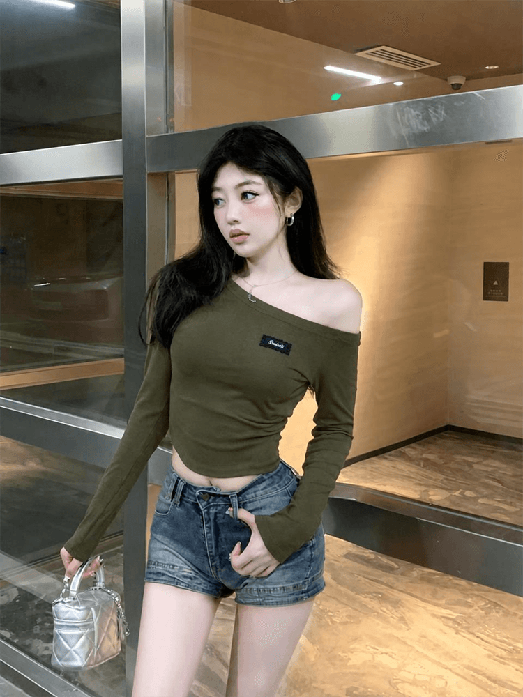 실사 몸매 가꾸기 슬림해 보이는 비스듬한 어깨 막대기 표준 알파벳 긴팔 티셔츠 여성 봄 여름 핫걸 만나는 맨위