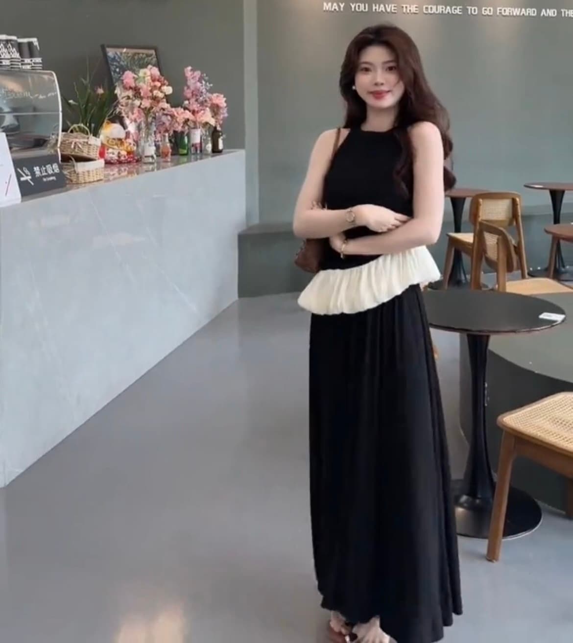 2026 여름 새로운 한 부서 경 사진 프릴 오프숄더 몸매 가꾸기 외출용 민소매 조끼 플러스 하이웨이스트 슬림해 보이는 반 스커트 상세 이미지 5