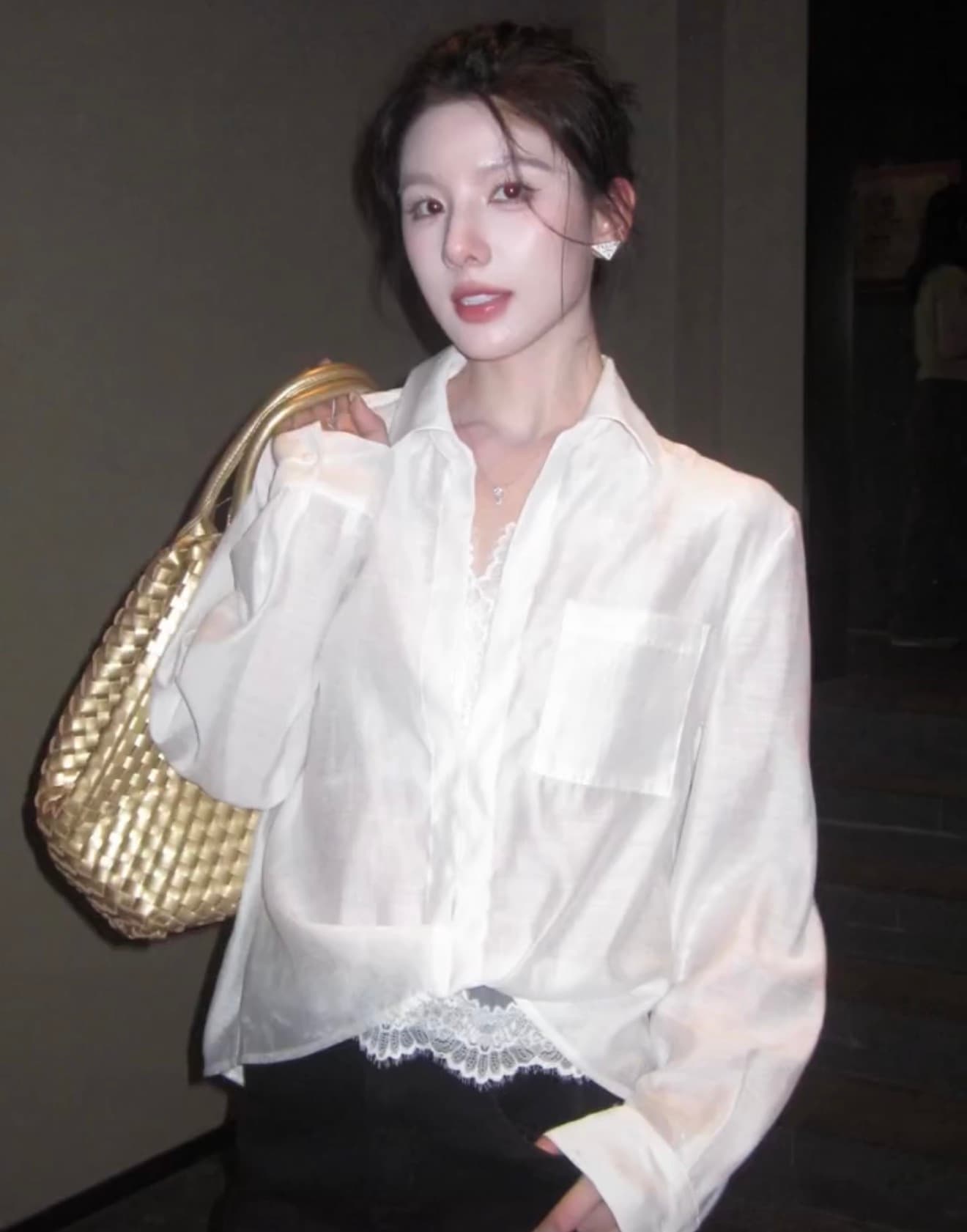 켜기 새로운 가을 새로운 패션 다용도 슬림해 보이는 품격 벨 랭 셔츠 레이스 조각 셔츠 상세 이미지 4