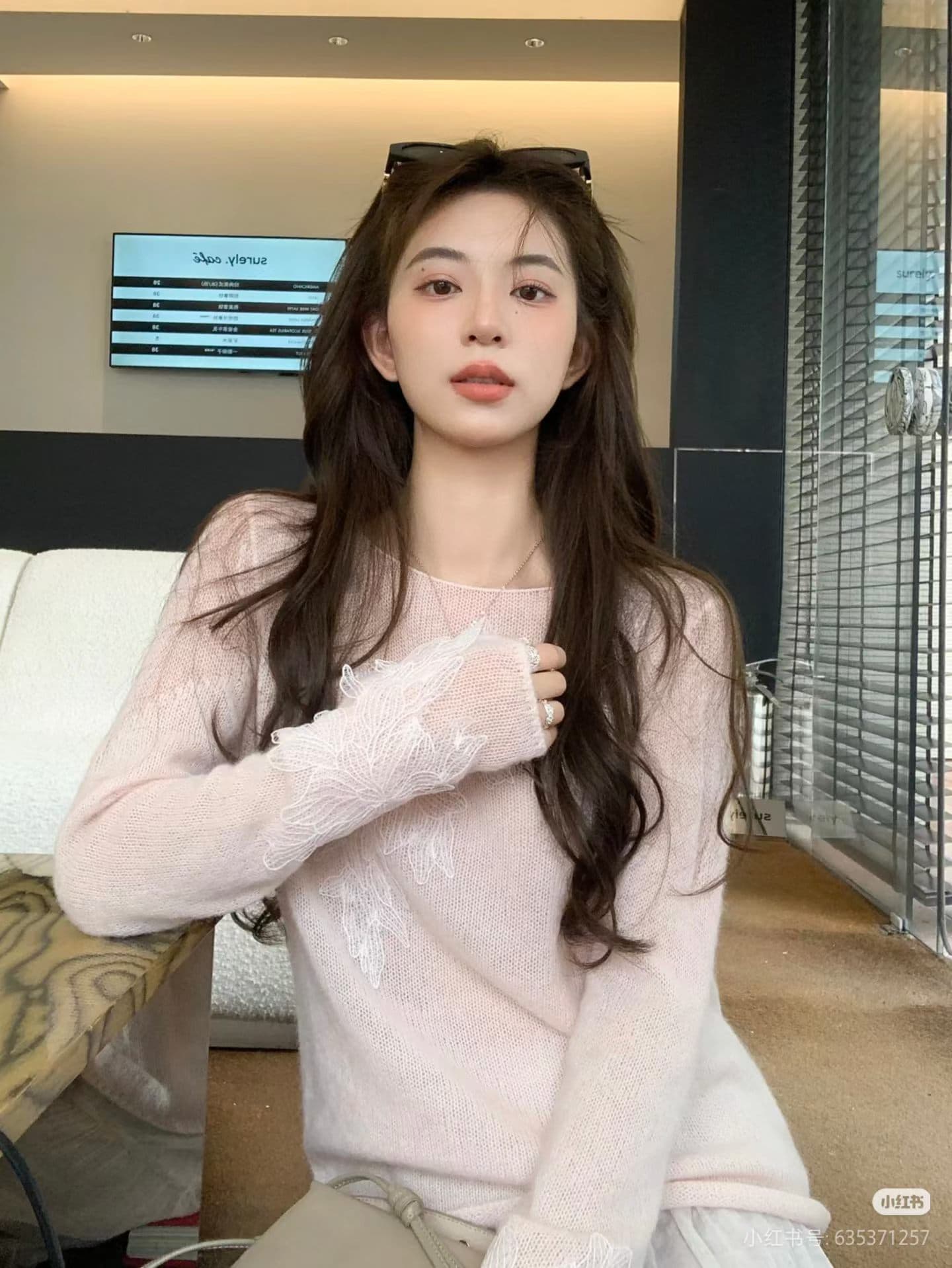 홀로우 아웃 풀오버 니트 스웨터 디자인 센스 여성 한국 스타일 루즈핏 긴팔 맨위 2026 봄과 가을 옷 새로운 높은 품질 털 상세 이미지 6