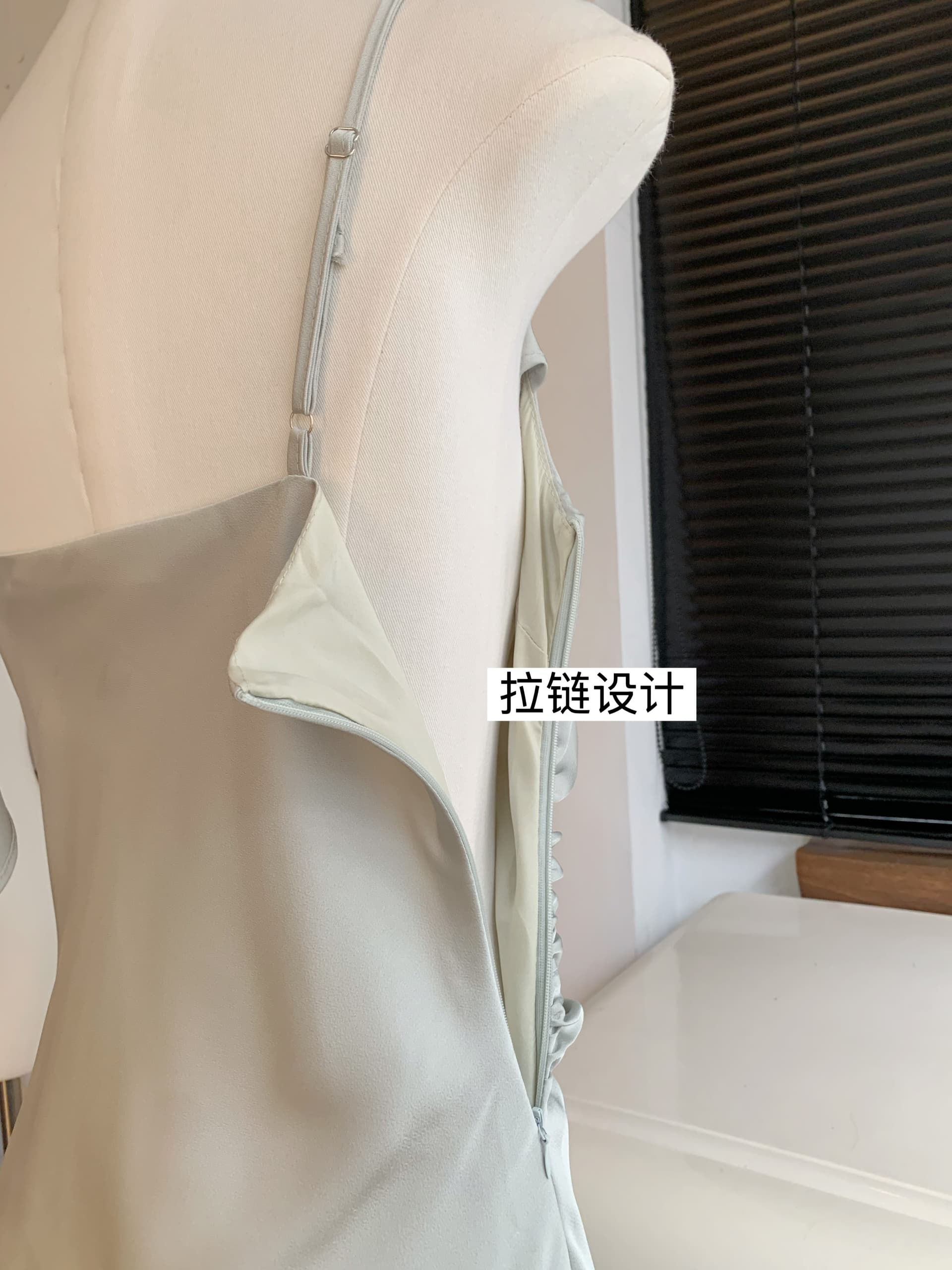 프랑스식 흔들다 칼라 트임 여성 드레스 고급 센스 꽃 주름 슬립 드레스 여름 우아함 백리스 새틴 롱 스커트 상세 이미지 12