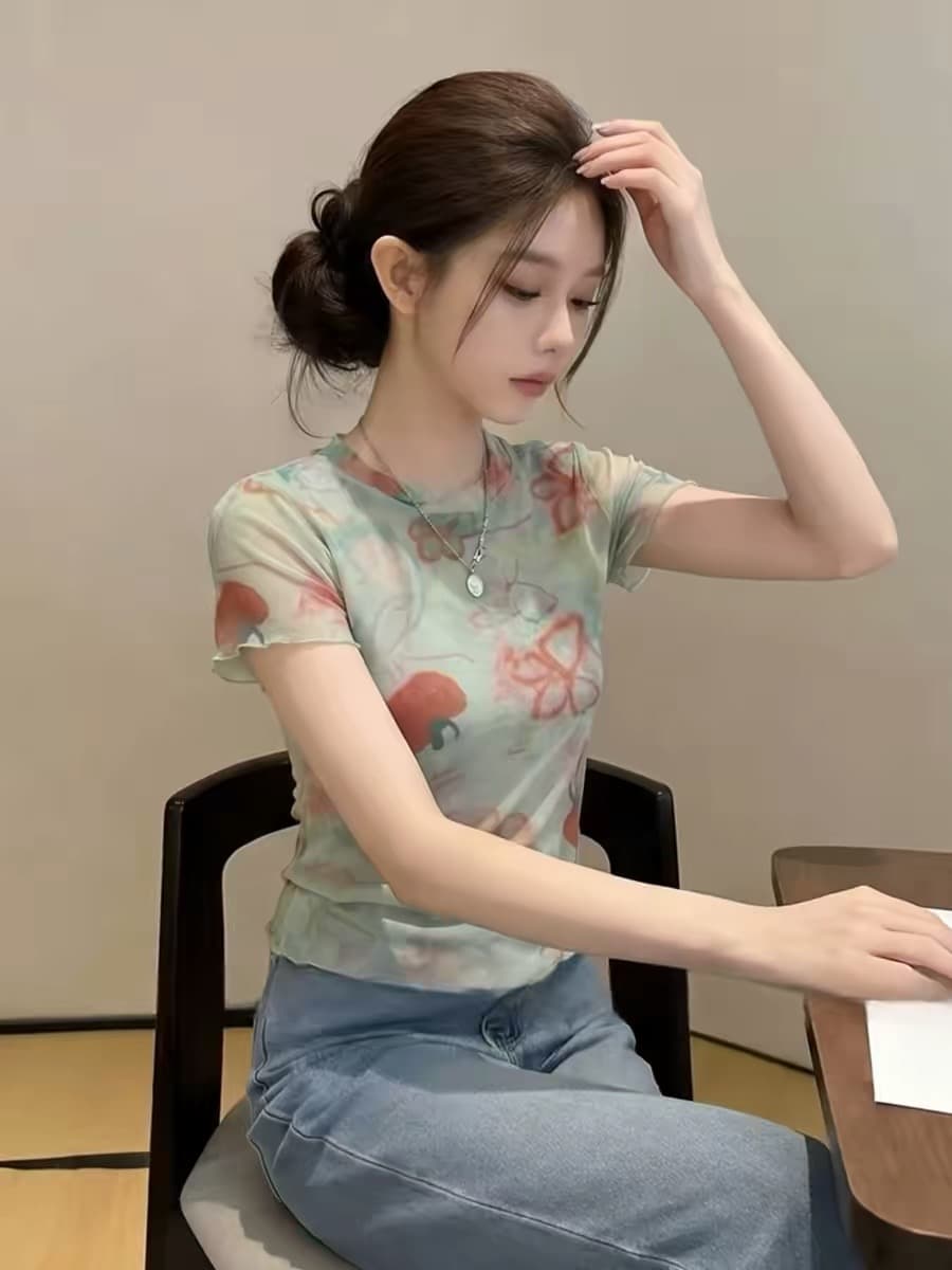고유 한 아름다운 프린트 낙서 티셔츠 여성 2026 여름 새로운 자이언트 잘 생긴 작은 대중 이중층 망사 긍정적 인 어깨 의류 상세 이미지 3
