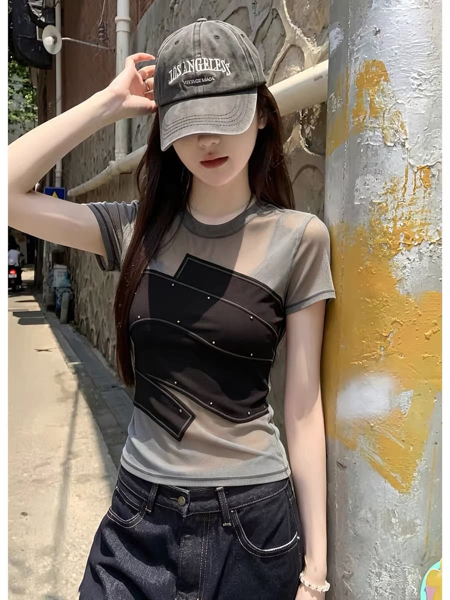 검정색 긍정적 인 어깨 반팔 티셔츠 여성 여름 2026 새로운 외국 가스 세련된 튀김 거리 특별 아름다운 ~ 중 꼬집기 허리 위로 의류 상세 이미지 2