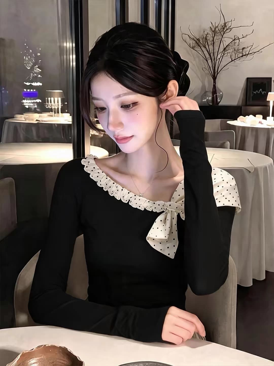 프랑스식 도트 무늬 레이스업 검정색 긴팔 티셔츠 이른 가을 여성 의류 디자인 센스 작은 대중 기본 셔츠 몸매 가꾸기 인사이드 잡아라. 의류 상세 이미지 2