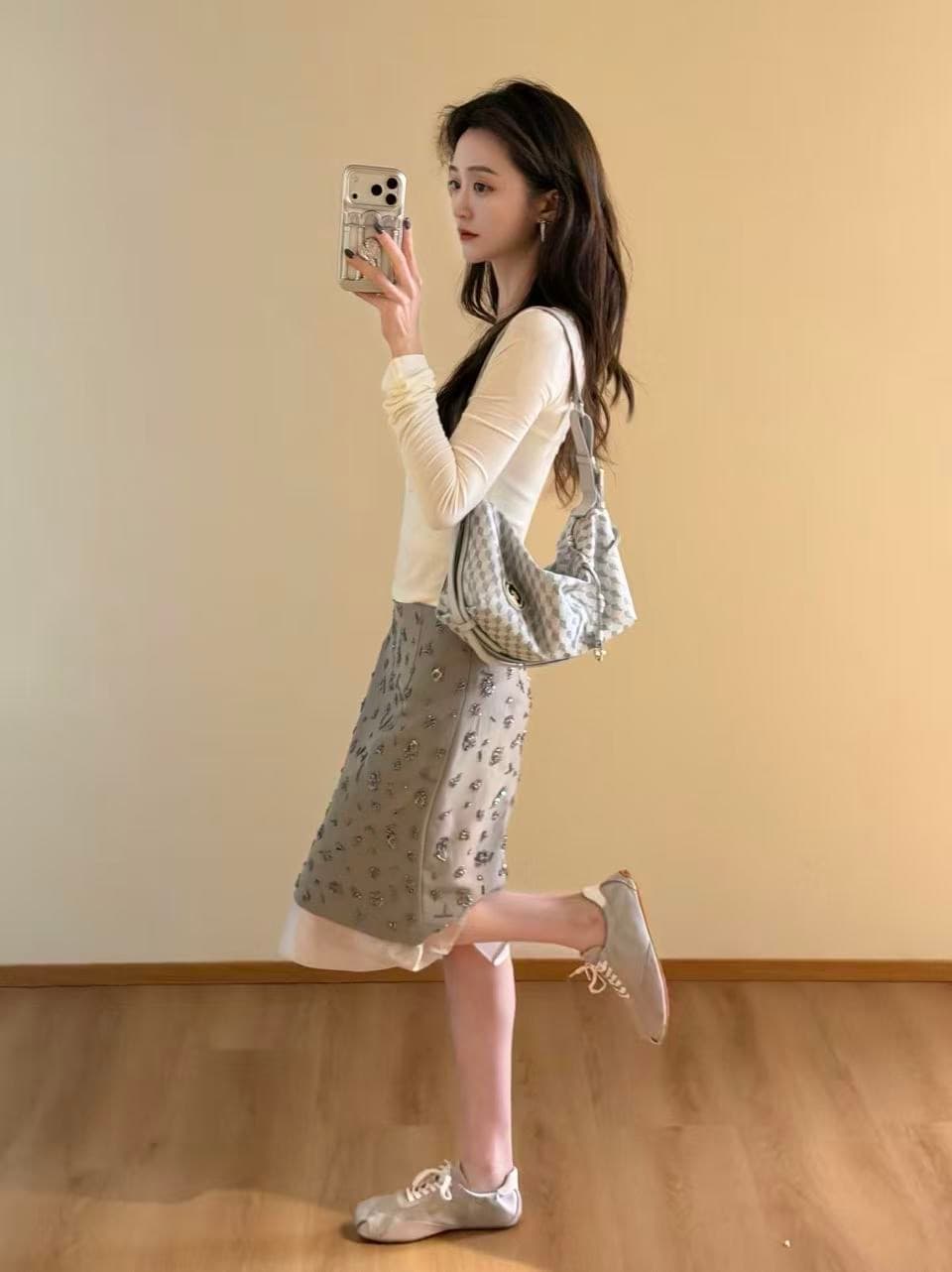 2026 슈퍼 화재 봄 드레스 전체 집합 miu 인사이드 miu 가스 패션 고급 센스 티셔츠 만나는 맨위 반신 치마 세트 상세 이미지 9