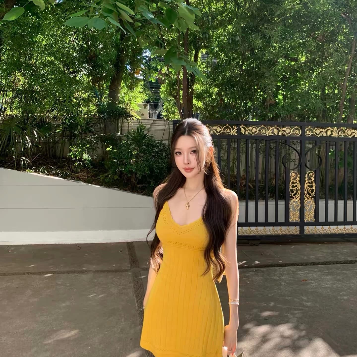 fbblimit 黛 웨스트 미스 순수한 욕망 분위기 몸매 가꾸기 쇼트 스타일 홀로우 아웃 자수 V넥 드레스 이미지 5