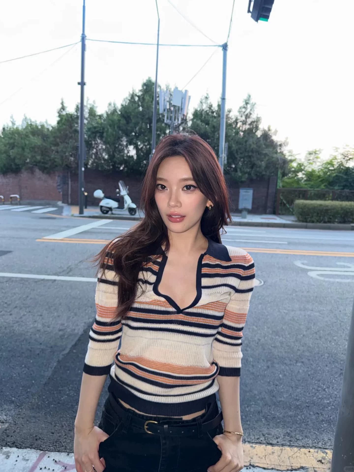 okmashop 오래된 돈 출퇴근 원단 단단한 실제로 질감 긍정적 인 어깨 중간 소매 배색 몸매 가꾸기 스트라이프 니트 스웨터 상세 이미지 3