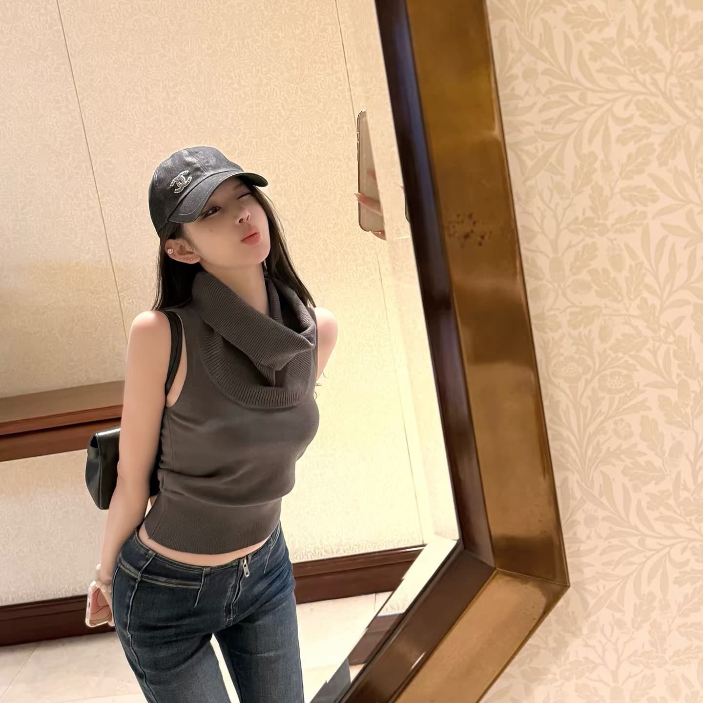 titi 작은 자매 칭탄 구멍 유럽 니켈 뒤집다 접기 오프숄더 니트 맨위 여성 말뚝 더미 칼라 민소매 조끼 상세 이미지 5
