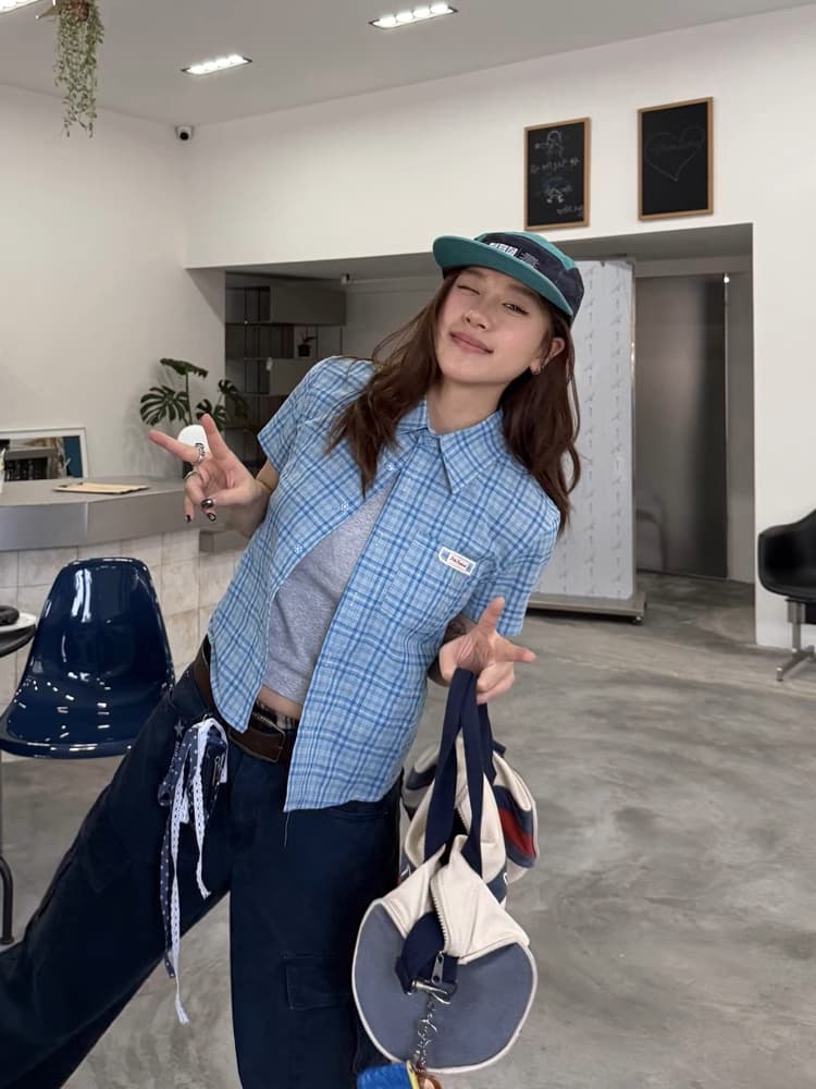 추안 추안 또한 홈 아메리칸 체크무늬 긍정적 인 어깨 반팔 몸매 가꾸기 여성 셔츠 여름 새로운 캐주얼 디자인 센스 쇼트 스타일 셔츠 이미지 2