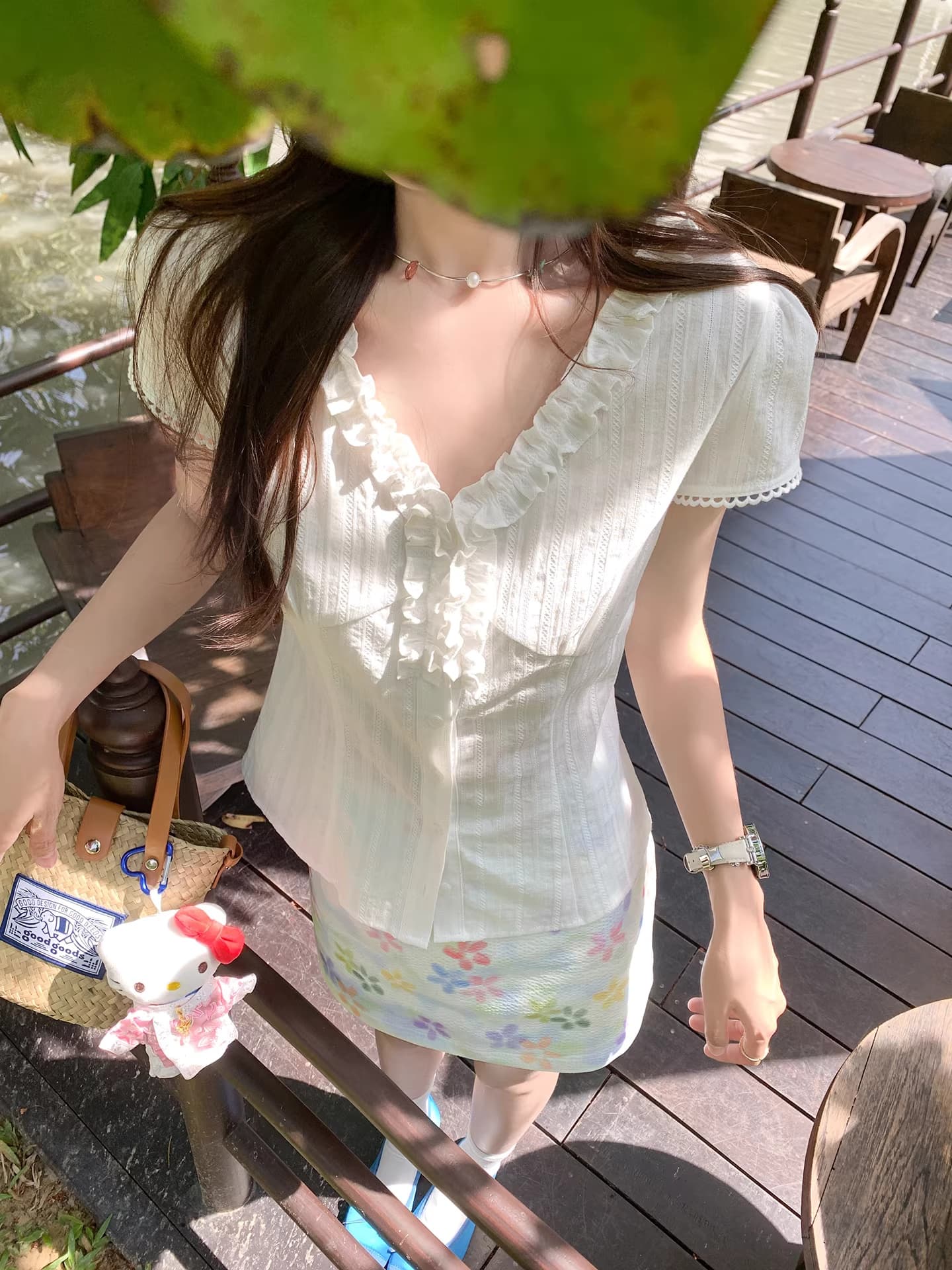한 번 작은 짭짤한 한 부서 자이언트 잘 생긴 프릴 화이트 V넥 반팔 여성 셔츠 여름 새로운 허리 수축 셔츠 맨위 상세 이미지 2