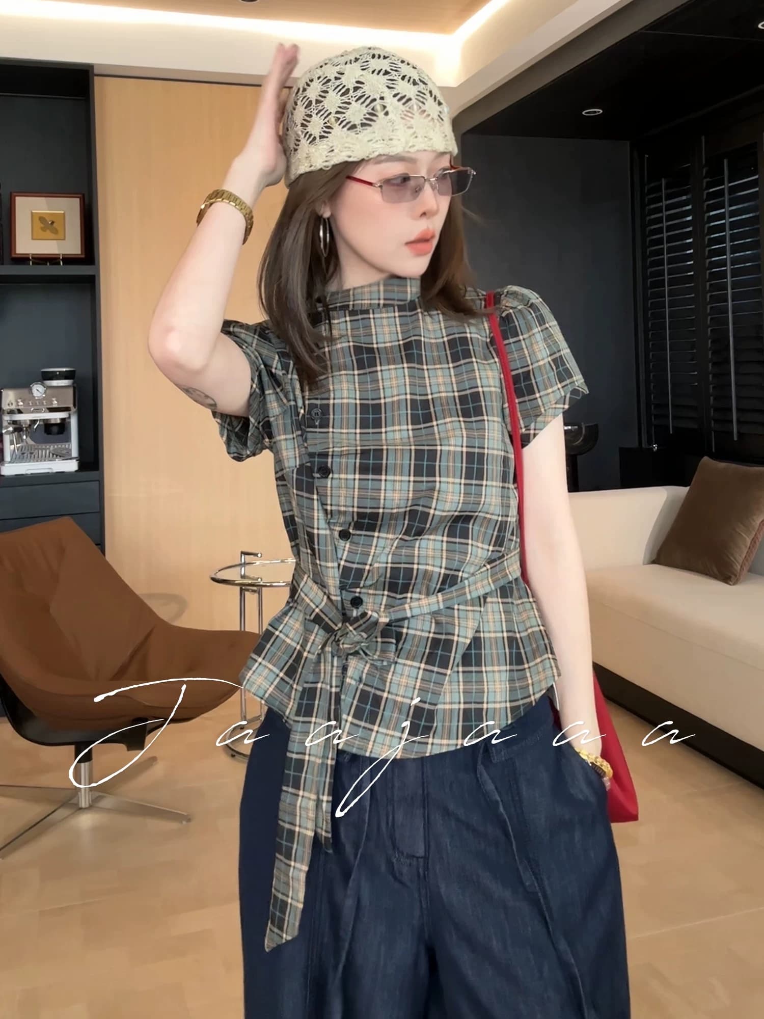 jaajaaa 하트 비트 즉시 레트로 우아한 체크무늬 착용 가져 가라. 비대칭 레이스업 허리 수축 스탠드 칼라 반팔 셔츠 상세 이미지 2