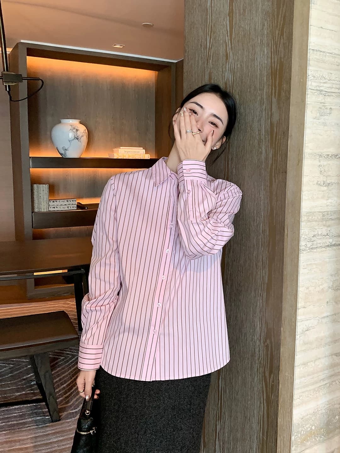 maven lin 제인 우아한 지성 품격 핑크색 스트라이프 긴팔 여성 셔츠 고급 센스 출퇴근 루즈핏 셔츠 상세 이미지 2