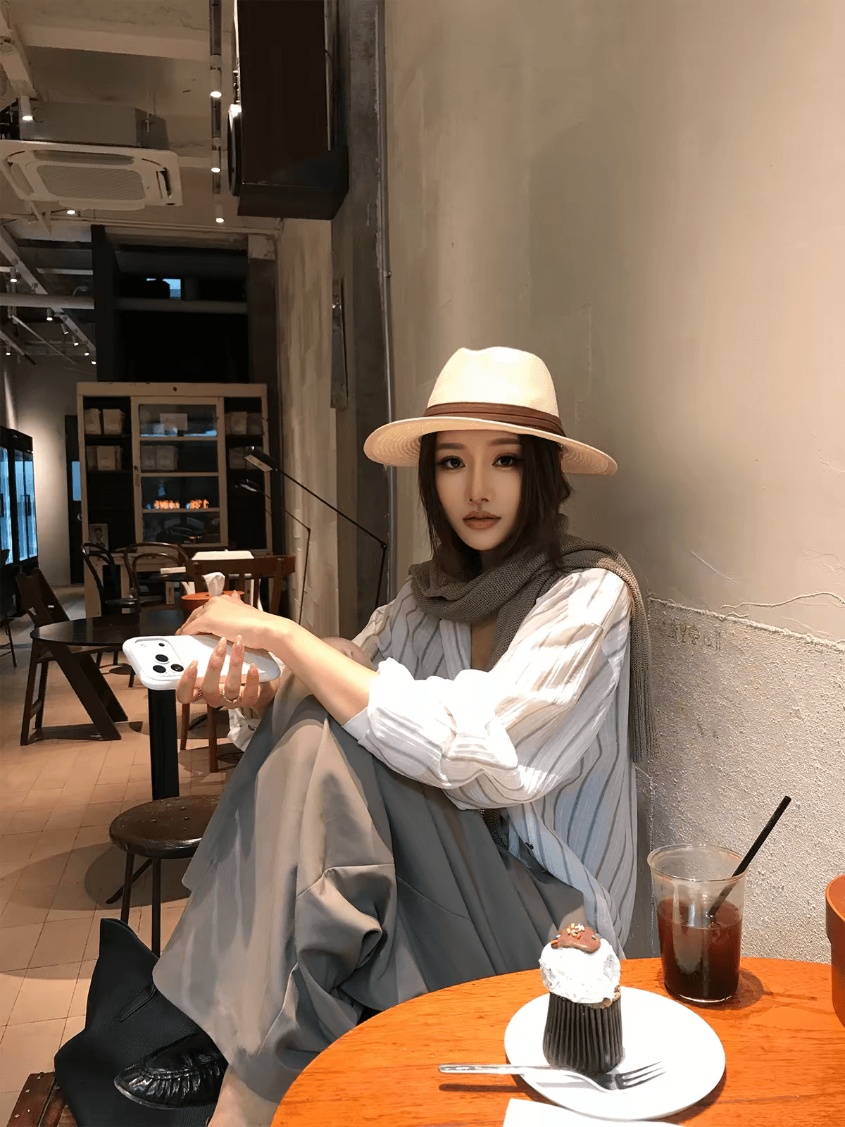 왼쪽 여성 의류 허리 수축 긴팔 셔츠 캐주얼 맨위 2026 가을 새로운 라이 경기 서울 스트라이프 폴로 칼라 셔츠 상세 이미지 2