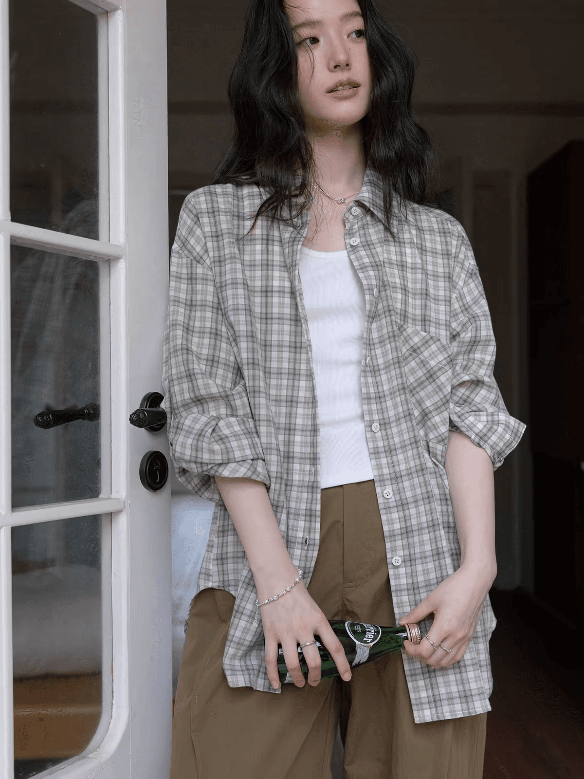 1313 레트로 회색 커피 그리드 아마 캐주얼 폴로 칼라 주머니 여성 여름 긴팔 루즈핏 슬림해 보이는 자외선 차단 셔츠 이미지 2