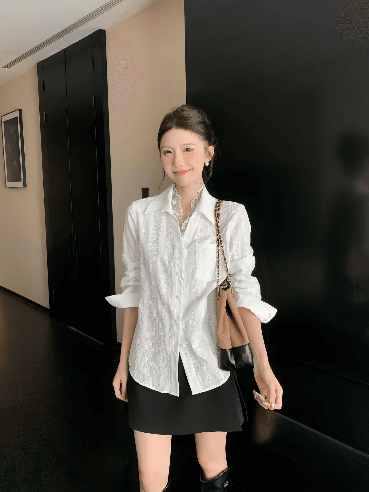 shaoer 화이트 구름 이른 가을 작은 폴로 칼라 긍정적 인 어깨 홀로우 아웃 자수 싱글 줄 버튼 루즈핏 셔츠 이미지 2