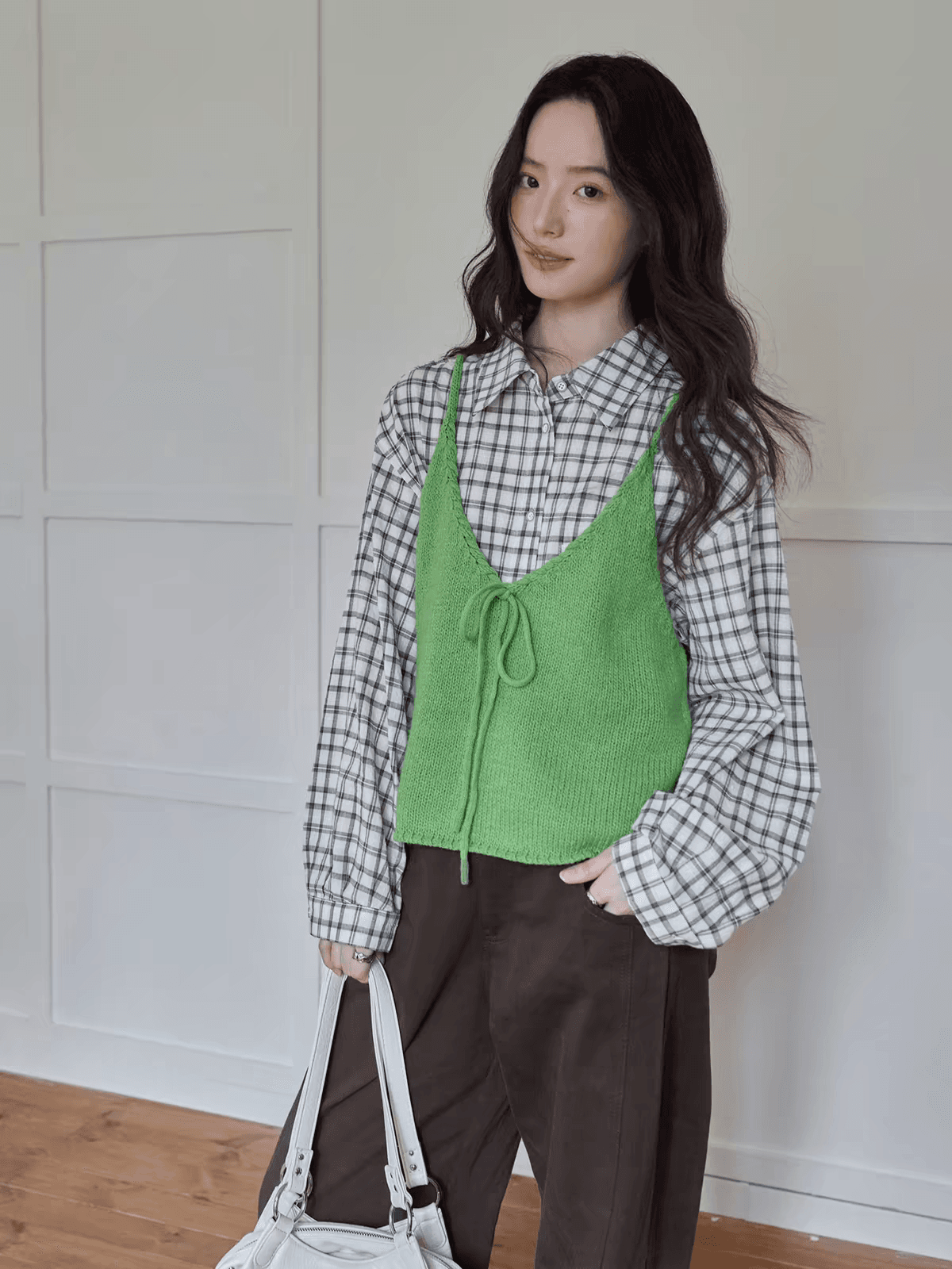1313 흑인과 백인 체크무늬 폴로 칼라 주머니 펌프 로프 허리 수축 슬림해 보이는 취 엔 면 긴팔 셔츠 재킷 2026 년 가을 여성 상세 이미지 4