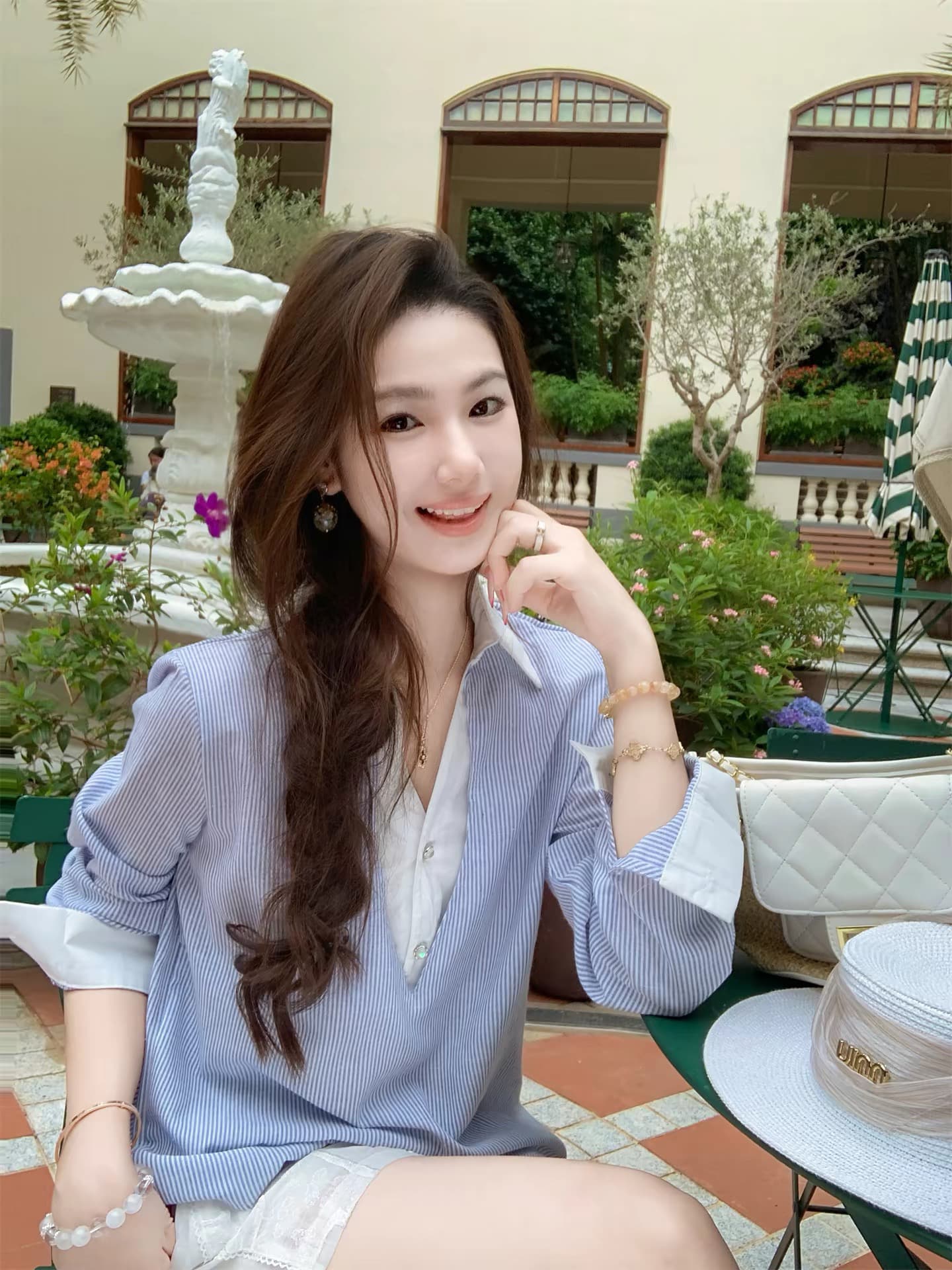 물고기 토끼 한 부서 페이크 레이어드 파란색 여성 셔츠 가을 2026 새로운 디자인 센스 긴팔 스트라이프 셔츠 상세 이미지 1