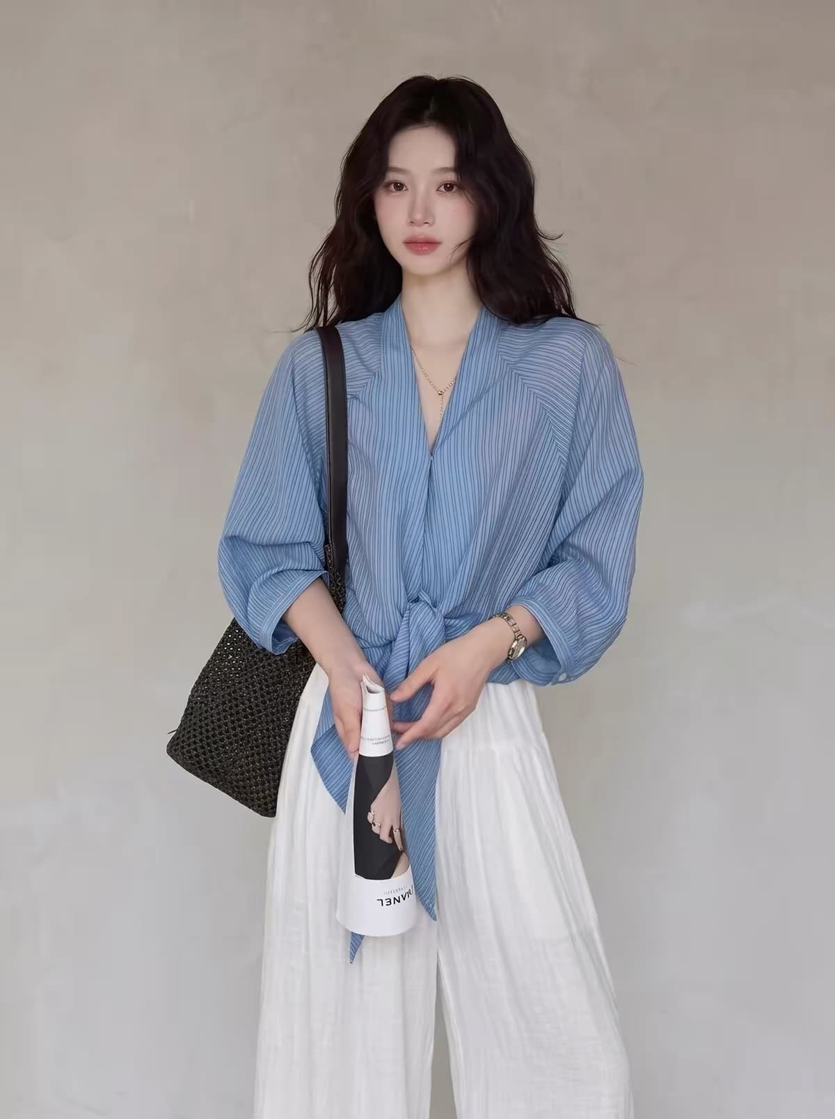 한 부서 디자인 센스 파란색 스트라이프 V넥 여성 셔츠 2026 이른 가을 십자가 허리 수축 레이스업 슬림해 보이는 출퇴근 맨위