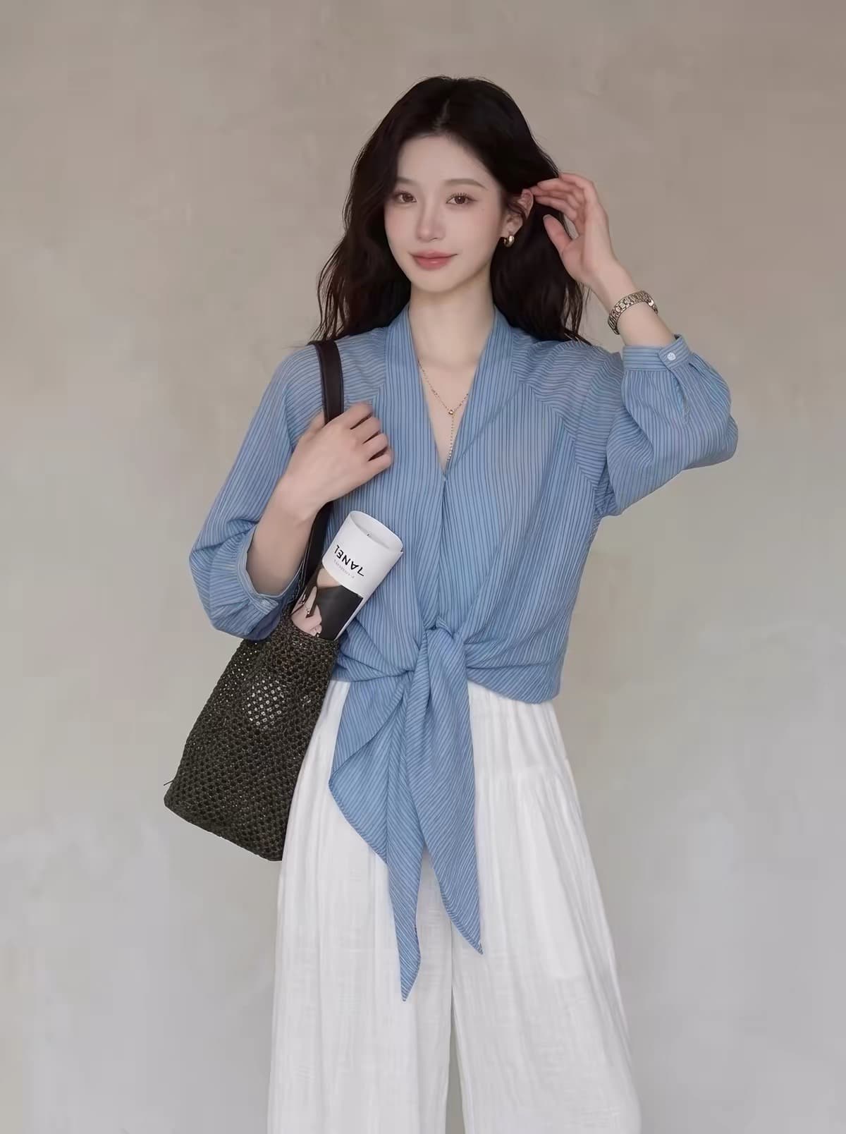 한 부서 디자인 센스 파란색 스트라이프 V넥 여성 셔츠 2026 이른 가을 십자가 허리 수축 레이스업 슬림해 보이는 출퇴근 맨위 이미지 4