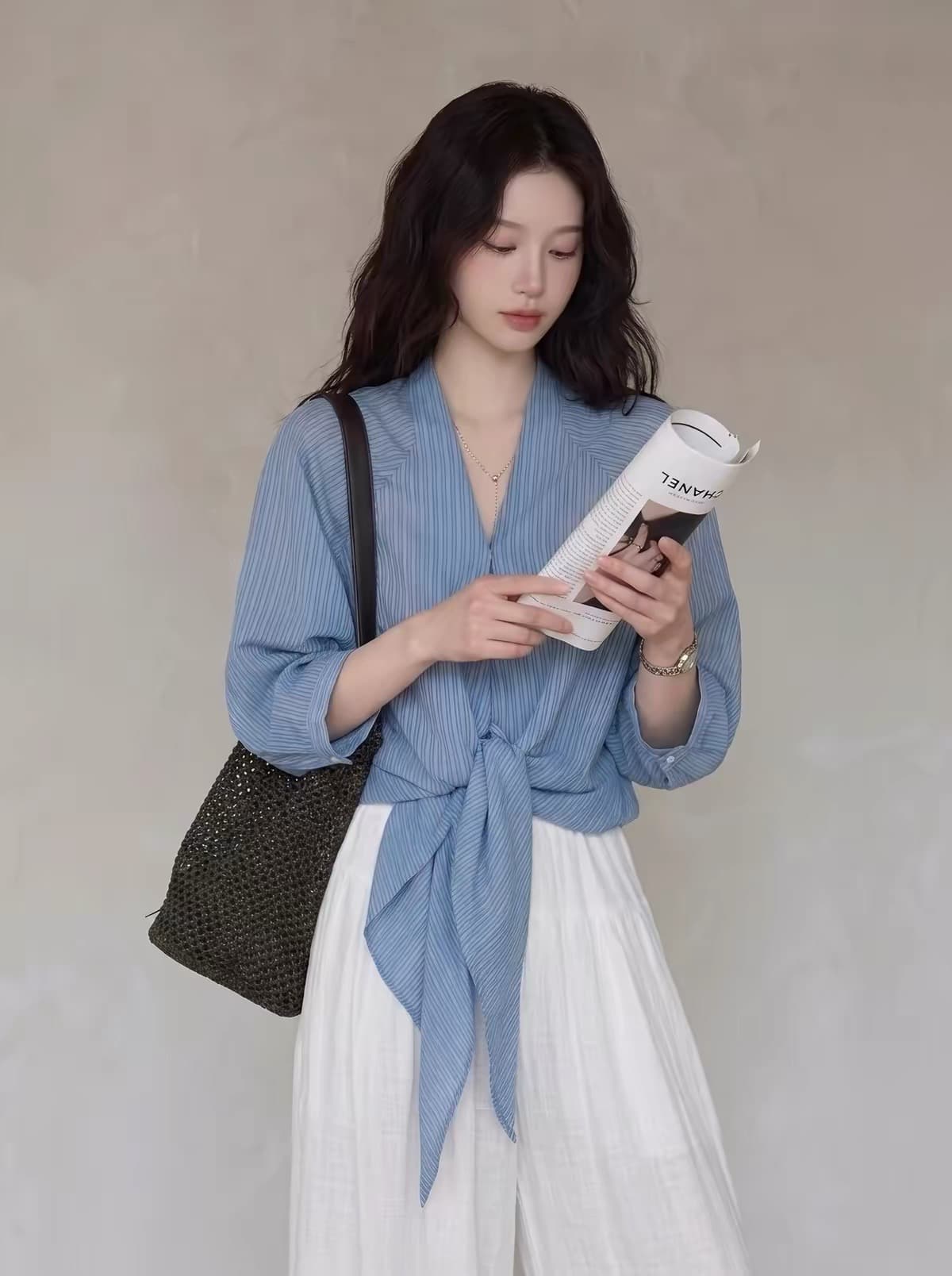 한 부서 디자인 센스 파란색 스트라이프 V넥 여성 셔츠 2026 이른 가을 십자가 허리 수축 레이스업 슬림해 보이는 출퇴근 맨위 상세 이미지 3