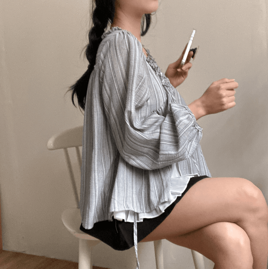 새로운 패션 부드러운 바람 스트라이프 프랑스식 레이스업 프릴 페이크 레이어드 V넥 긴팔 셔츠 맨위 여성 상세 이미지 9