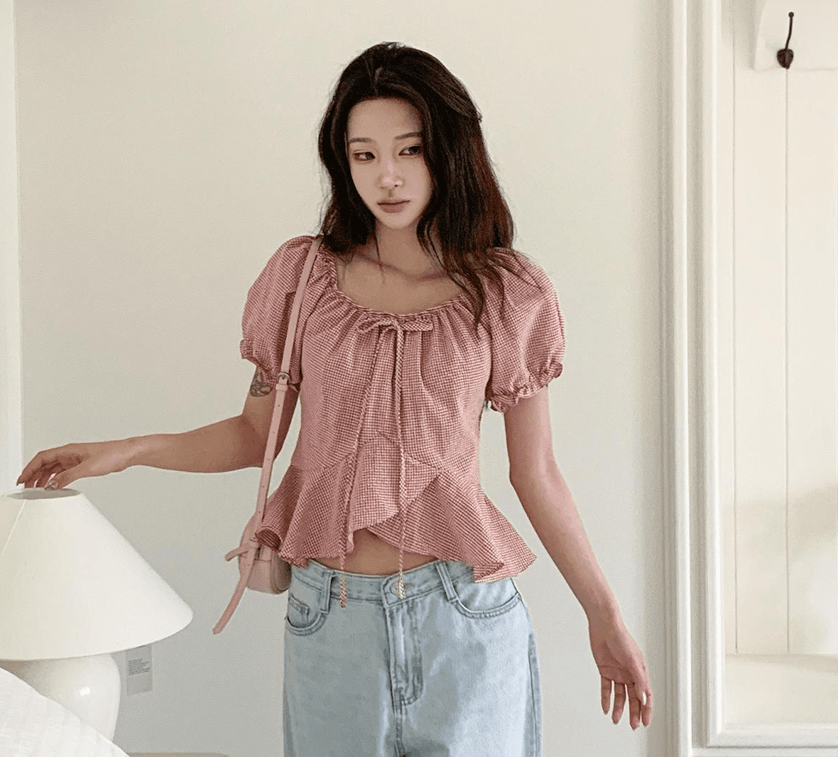 여름 한 바람 디자인 센스 오프숄더 레이스업 거품 소매 체크무늬 프릴 반팔 셔츠 맨위 여성 상세 이미지 11