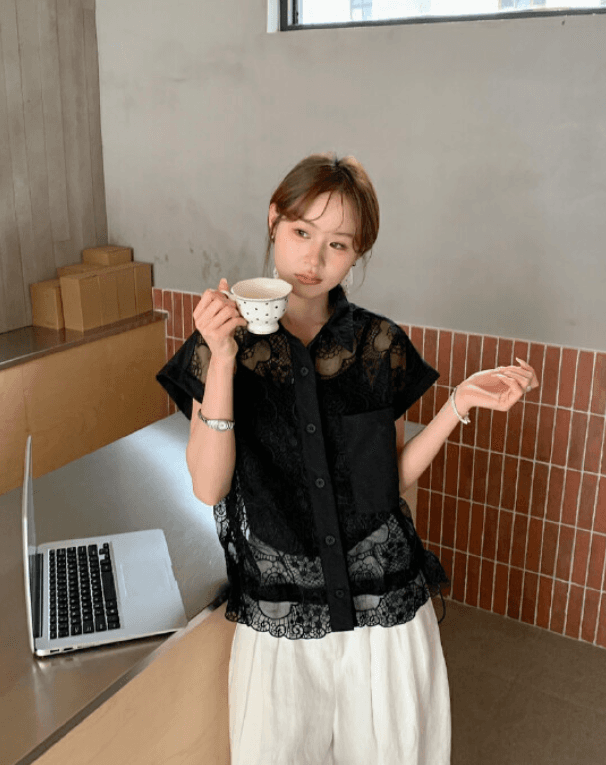 여름 새로운 패션 한국 동대문 홀로우 아웃 투명 허리 수축 품격 가을 어깨 소매 레이스 셔츠 여성 코디 슬립 상세 이미지 18