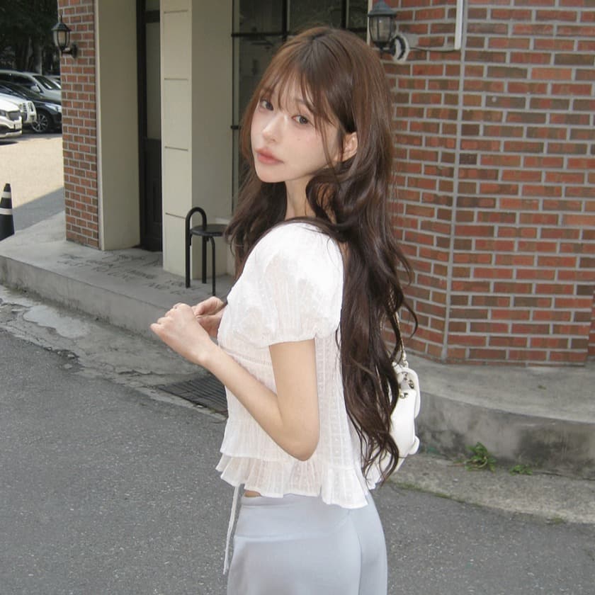 여름 한국 스타일 페이크 레이어드 질감 센스 프릴 밑단 거품 소매 레이스 업 셔츠 광장 칼라 슬림해 보이는 맨위 여성 이미지 4