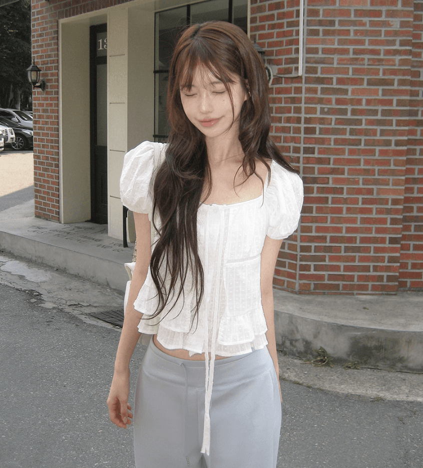 여름 한국 스타일 페이크 레이어드 질감 센스 프릴 밑단 거품 소매 레이스 업 셔츠 광장 칼라 슬림해 보이는 맨위 여성 상세 이미지 3