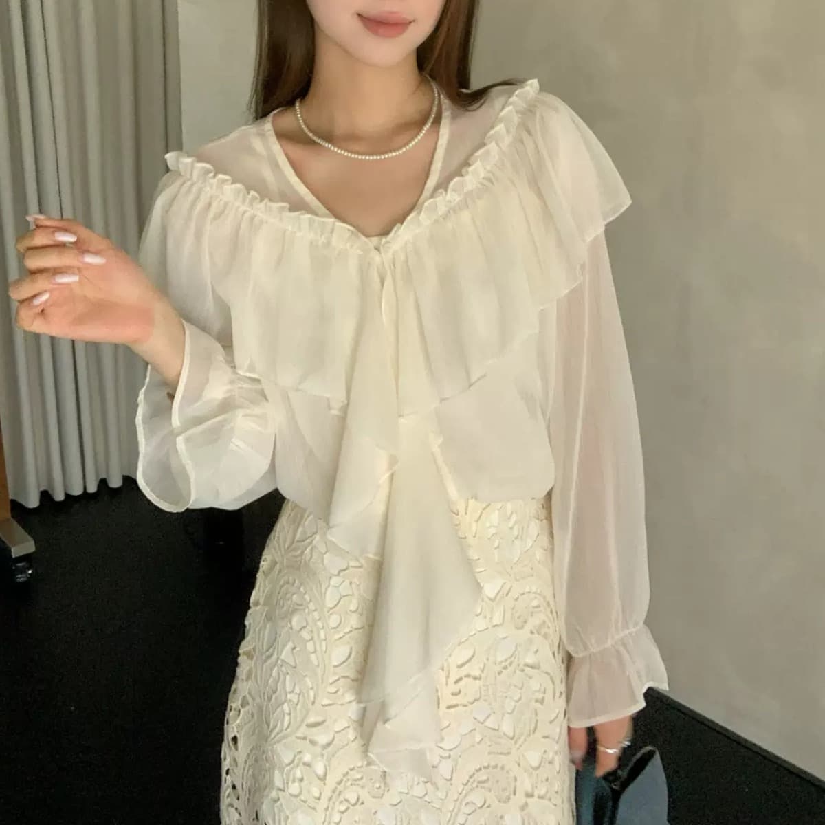 2026 이른 가을 새로운 한 부서 부드러운 품격 프릴 나팔 소매 작은 셔츠 맨위 캐미솔 투피스 세트