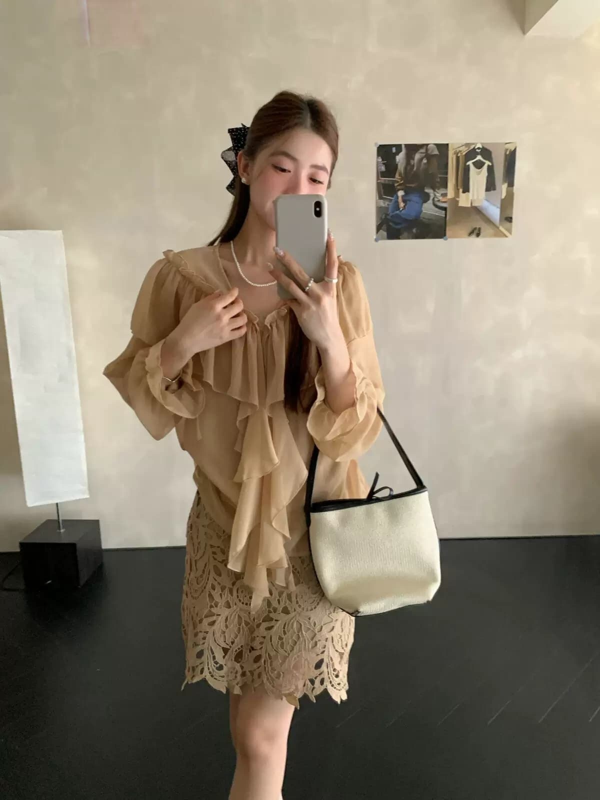 2026 이른 가을 새로운 한 부서 부드러운 품격 프릴 나팔 소매 작은 셔츠 맨위 캐미솔 투피스 세트 상세 이미지 12