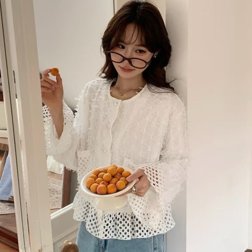 가을 한국 고급 센스 프랑스식 연꽃 잎 홀로우 아웃 자수 작은 대중 루즈핏 나팔 소매 긴팔 셔츠 맨위 여성 이미지 4