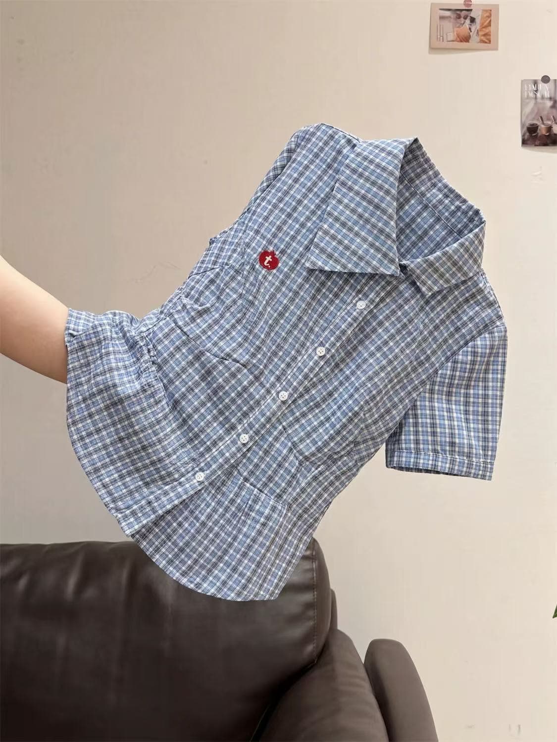 아메리칸 레트로 비스듬한 칼라 체크무늬 애플 자수 여성 셔츠 여름 디자인 센스 작은 대중 몸매 가꾸기 슬림해 보이는 반팔 맨위
