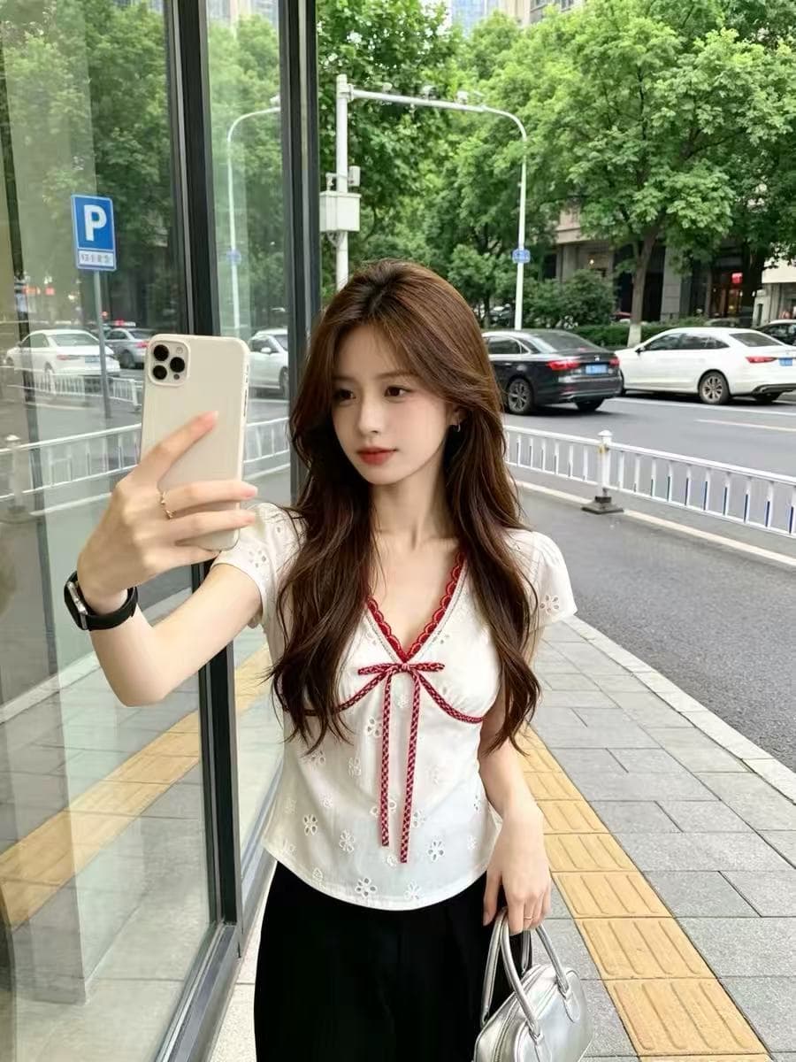 화이트 홀로우 아웃 레이스 V넥 반팔 여성 셔츠 2026 새로운 여름 고급 센스 빛 럭셔리 연령 감소 외국 가스 맨위 이미지 4
