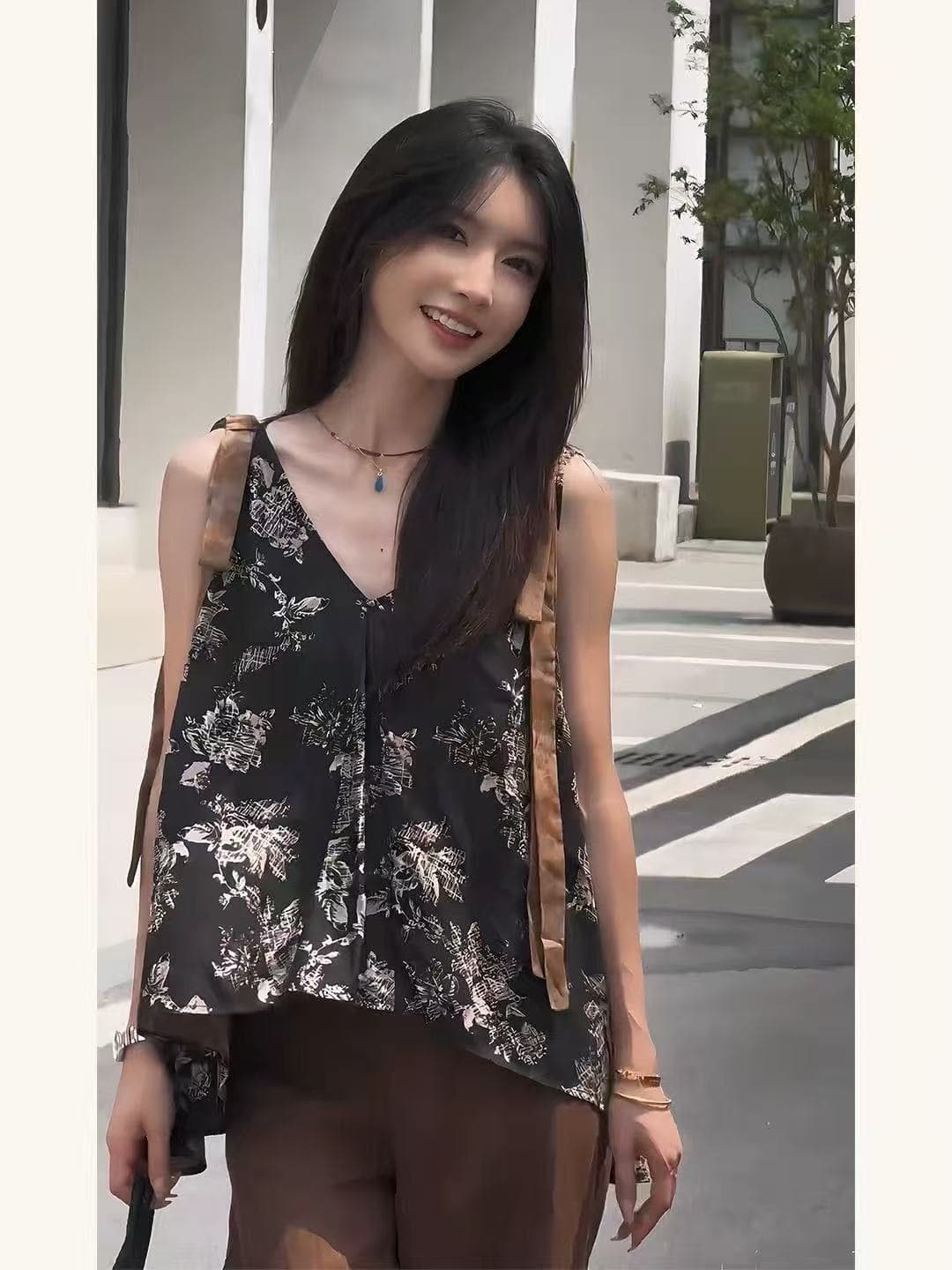 레트로 작은 대중 디자인 센스 Chic V넥 민소매 조끼 여성 여름 패션 루즈핏 슬림해 보이는 다용도 슬림해 보이는 맨위