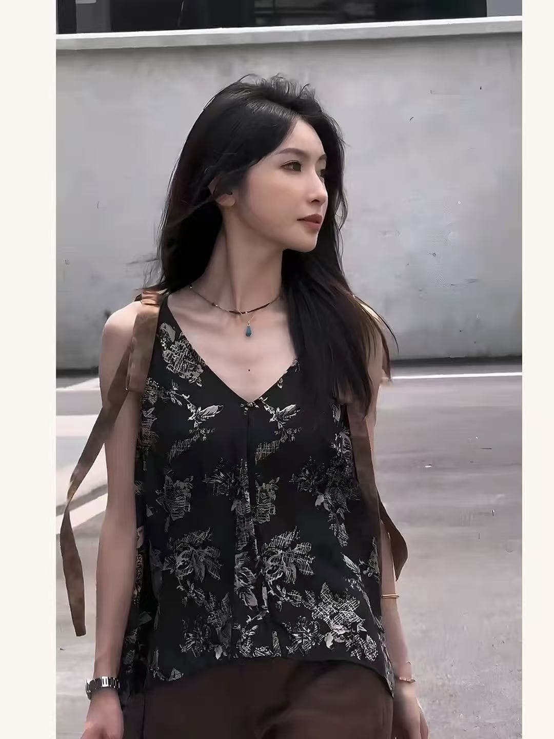 레트로 작은 대중 디자인 센스 Chic V넥 민소매 조끼 여성 여름 패션 루즈핏 슬림해 보이는 다용도 슬림해 보이는 맨위 이미지 3