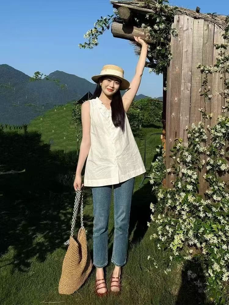 프랑스식 사소한 V넥 레이스 화이트 민소매 여성 셔츠 여름 디자인 센스 품격 루즈핏 외출용 조끼 맨위