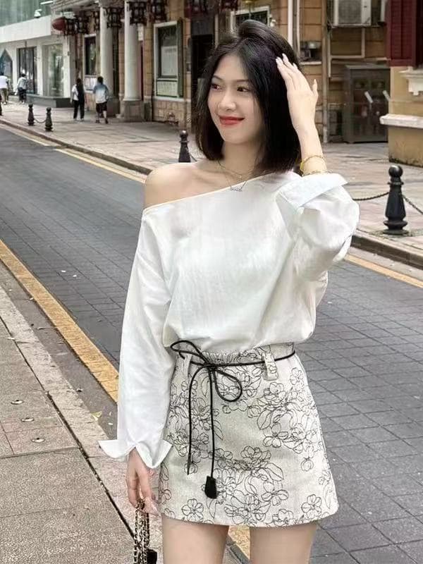 프랑스식 불규칙 비스듬한 어깨 긴팔 여성 셔츠 2026 봄 새로운 루즈핏 오프숄더 디자인 센스 셔츠 맨위 상세 이미지 2