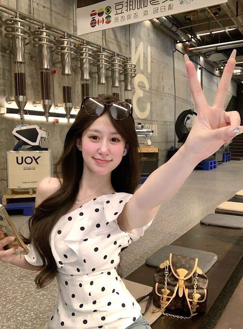 차가운 실크 코튼 2026 년 여름 프랑스식 프릴 도트 무늬 비스듬한 어깨 민소매 조끼 여성 여름 몸매 가꾸기 핫걸 맨위 상세 이미지 9