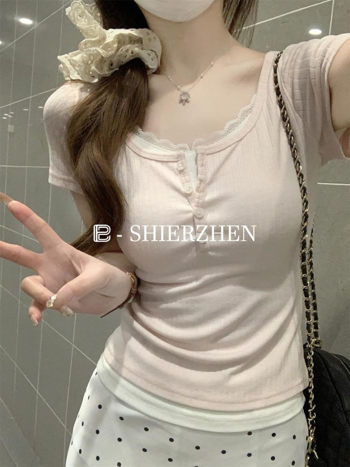 2026 년 여름 새로운 레이스 측면 꽃무늬 반팔 티셔츠 여성 페이크 레이어드 패치워크 순수한 욕망 바람 핫걸 몸매 가꾸기 쇼트 스타일 상세 이미지 6