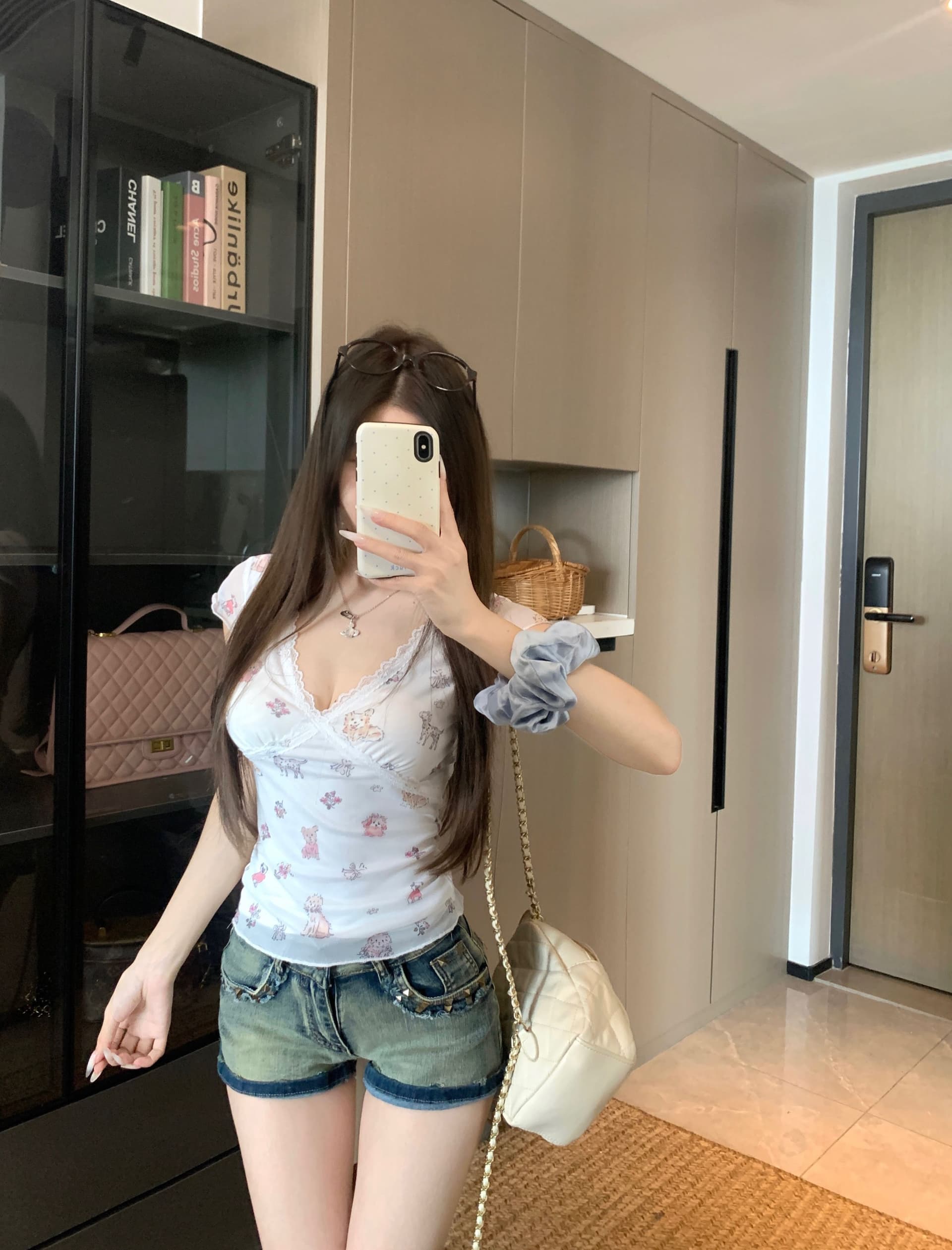 레이스 조각 프린트 V넥 반팔 티셔츠 여성 여름 몸매 가꾸기 허리 수축 인사이드 가져 가라. 디자인 센스 단단한 상세 이미지 2