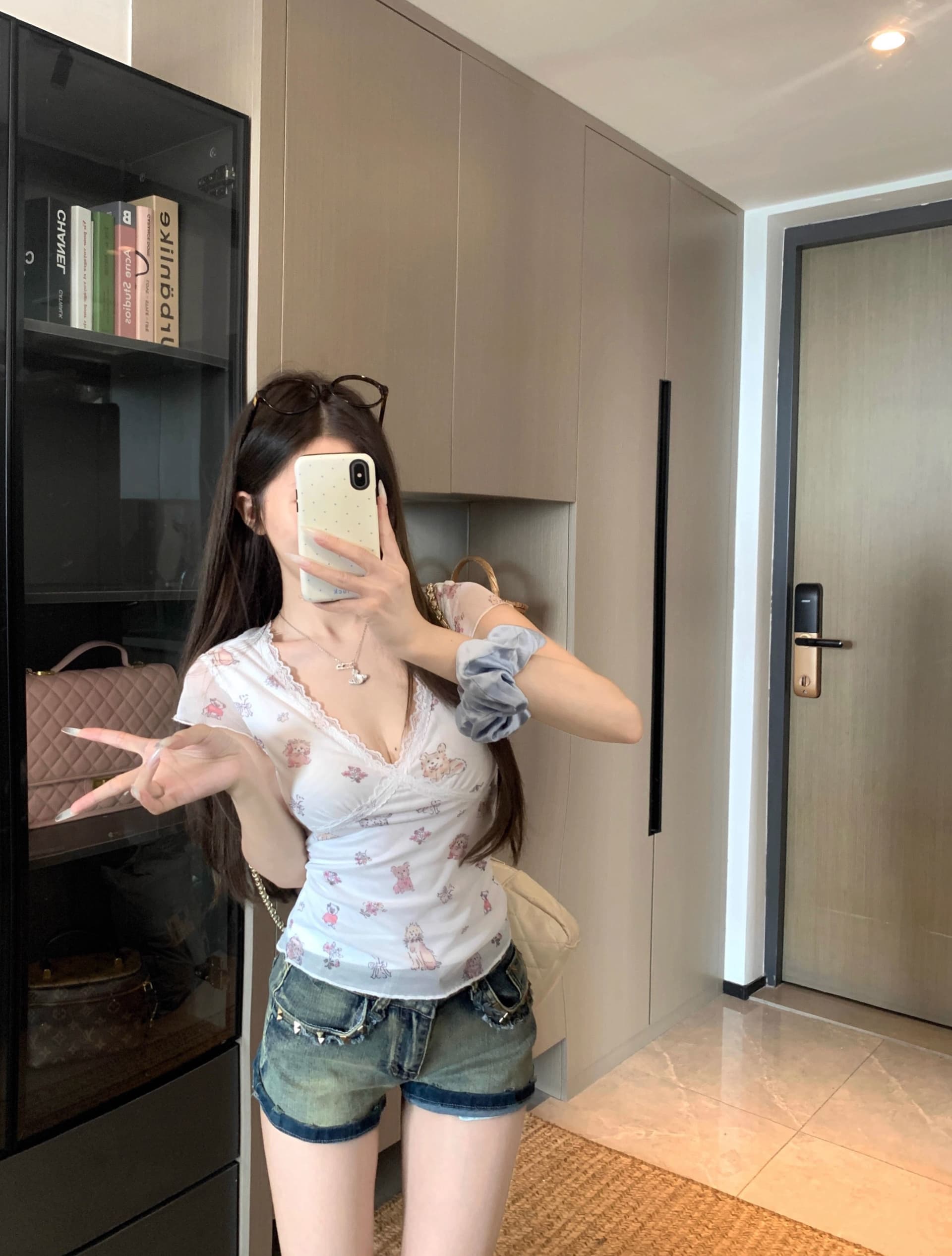 레이스 조각 프린트 V넥 반팔 티셔츠 여성 여름 몸매 가꾸기 허리 수축 인사이드 가져 가라. 디자인 센스 단단한 상세 이미지 10