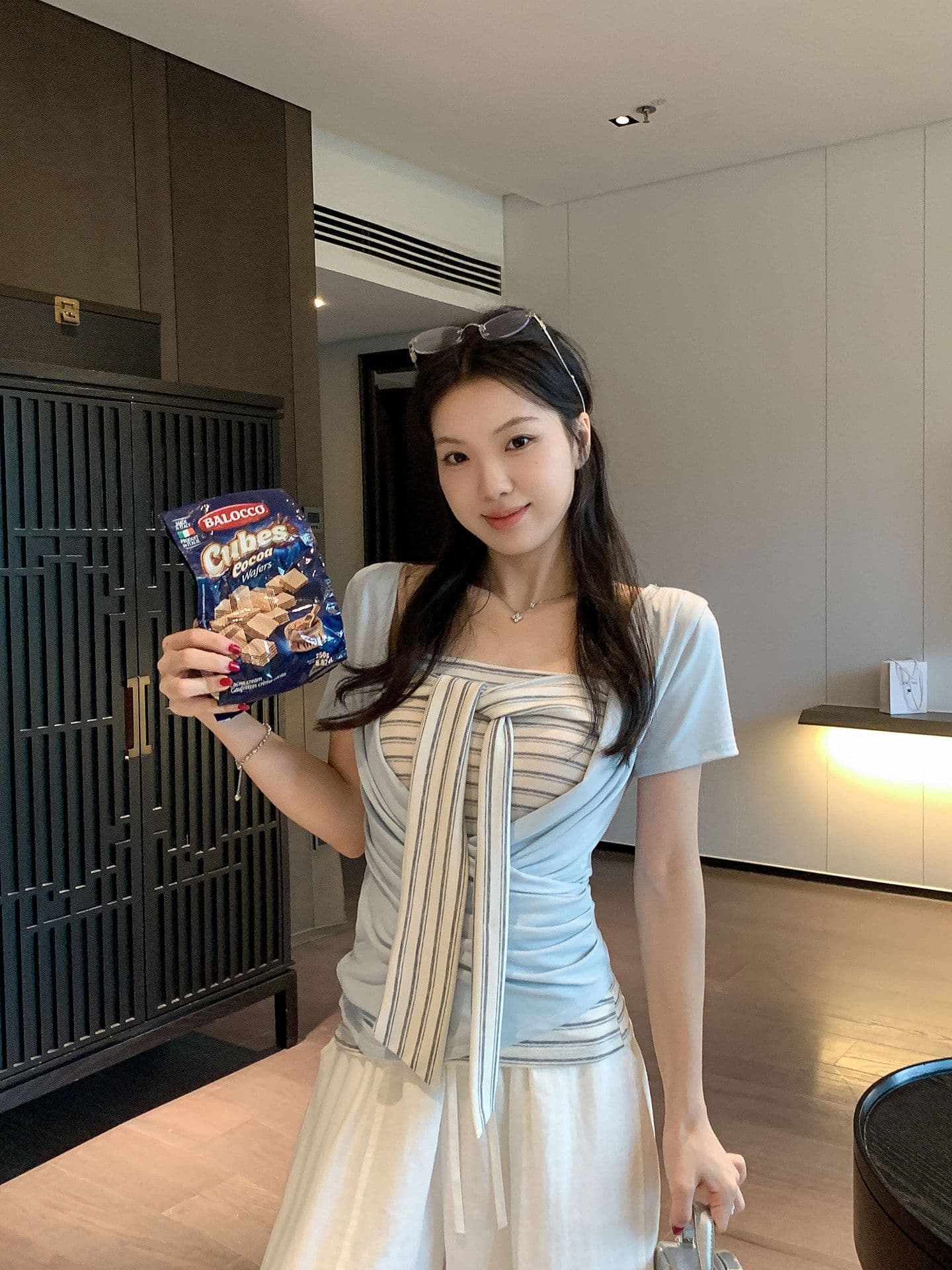 원본 것 스택 착용 두 조각 여성 세트 한 부서 십자가 V넥 티셔츠 스트라이프 레이스업 튜브탑 조끼 세트 상세 이미지 4