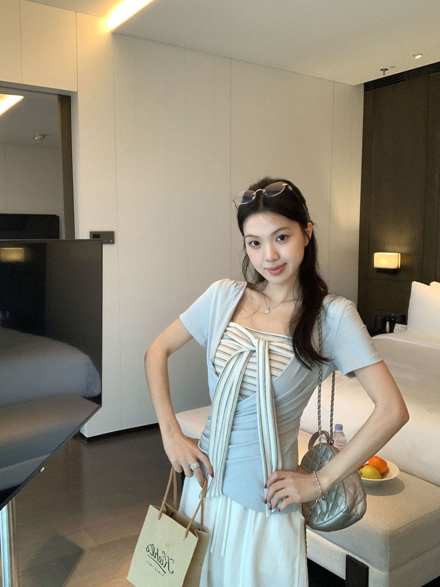 원본 것 스택 착용 두 조각 여성 세트 한 부서 십자가 V넥 티셔츠 스트라이프 레이스업 튜브탑 조끼 세트 상세 이미지 5
